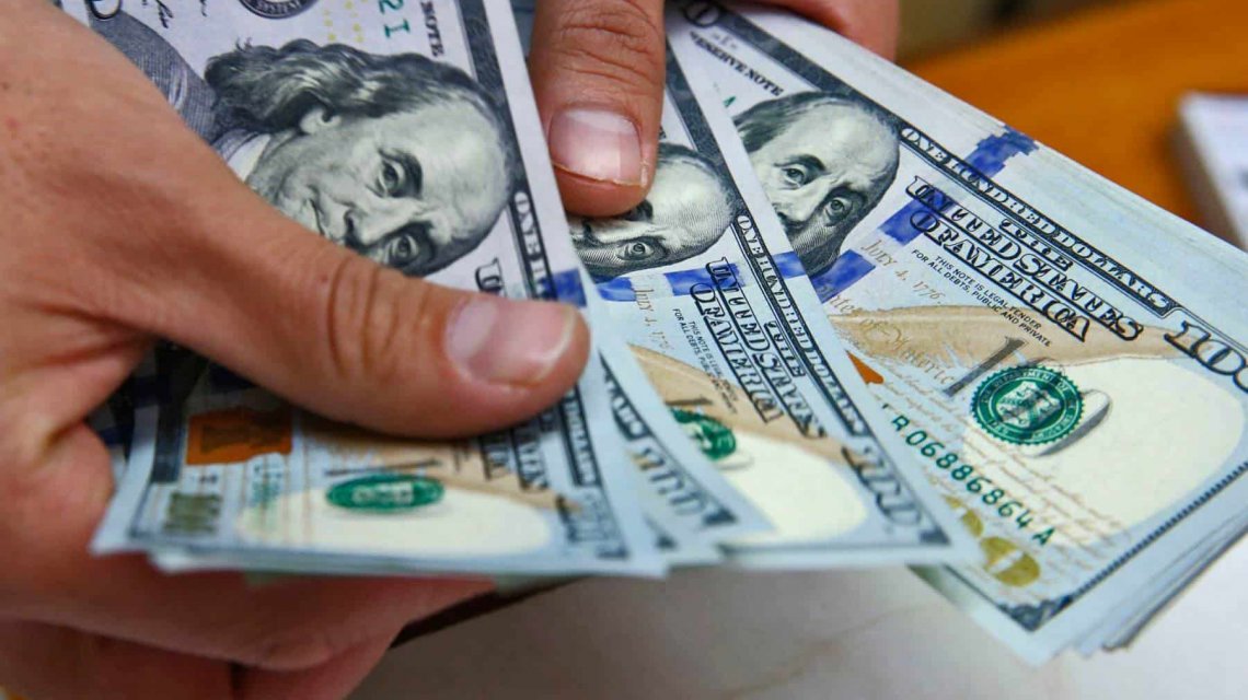 Photo of El dólar blue cae a $123 y acumuló una pérdida del 11%